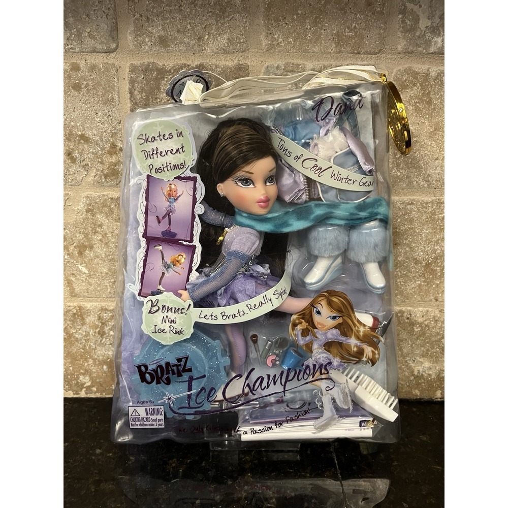 2008 Bratz Doll Ice Champions DANA Incl Bonus Mini Ice Rink & Gold Medal NEW